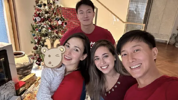 盧靖姍聖誕節分享全家福 與韓庚穿情侶裝氛圍超甜