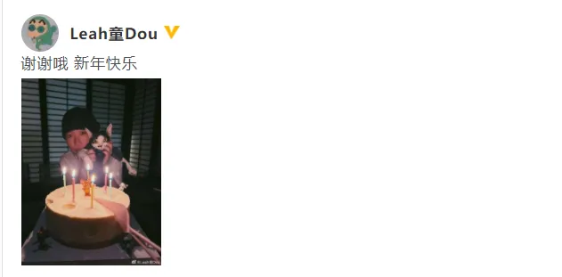 窦靖童晒照庆祝26岁生日 抱着猫咪与蛋糕合影