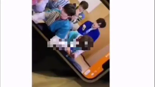 During the live broadcast, Ding Chengxin was calmly hung up by an illegitimate phone call to continue to complete the live broadcast.