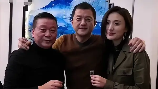 李亚鹏接岳父岳母到北京过年 一家人团聚互动温馨