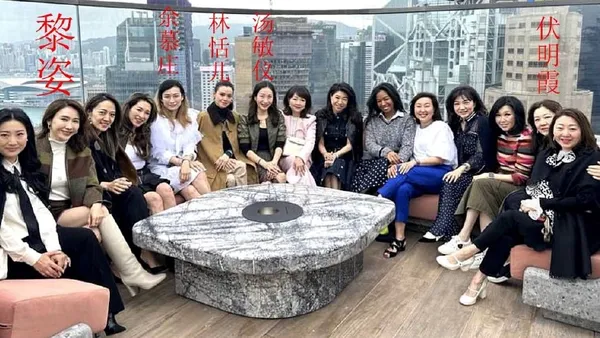 黎姿现身名媛聚会 “跳水皇后”伏明霞惊喜出镜