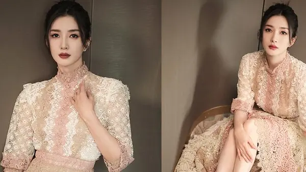 江疏影穿宫廷风蕾丝裙 赤脚坐地氛围感拉满