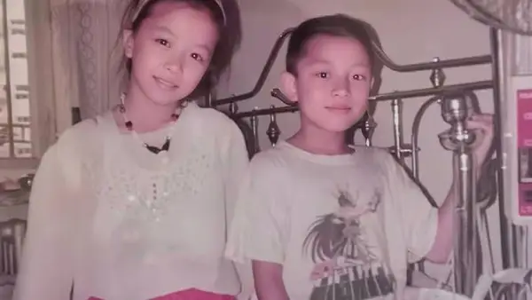 贾乃亮姐姐晒童年照照为弟弟庆生:阳光开朗大男孩，永远是少年!