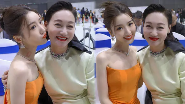 忘了宋佳？惠英红得到毛晓彤亲亲 回应网友调侃称下次再亲