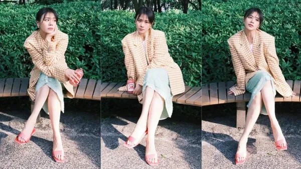 马思纯游公园慵懒氛围感拉满 脚蹬多巴胺拖鞋潮流吸睛