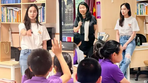 He Chaoxin appeared at the primary school attached to Tsinghua University to teach students to wear white T-jeans as youthful simplicity.