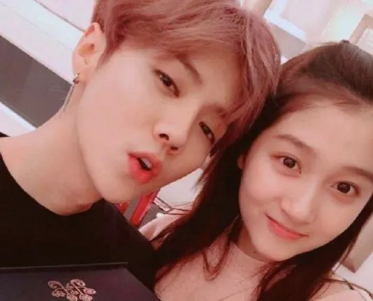Netizens exposed that they ran into Guan Xiaotong at Lu Han's concert.