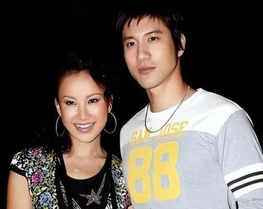Wang Leehom recalled the encounter with Li Min and said that Coco Lee was the first to enter the international market.