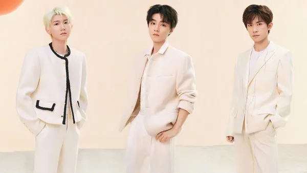 TFBOYS 10th Anniversary Concert Countdown official blog released a three-person orange photo blockbuster