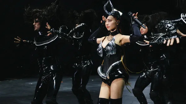 Jolin Tsai uses music to encourage fans to stick to their dreams. "that's the best gift of your life."