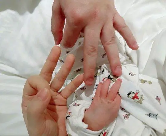 Selina's ex-husband, Ah Zhong, responded with only smiley emoticons.