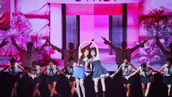 Wang Xinling, the first stop of the SUGAR HIGH World Tour Concert, singer Zheng Xiuyan surprised and appeared to sing "Love you".