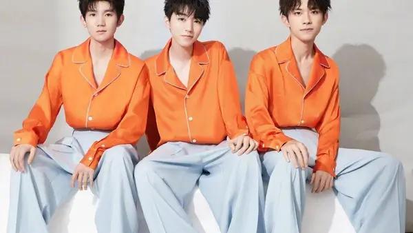 Wang Junkai Yiyi Qianxi card point celebrates Wang Yuan's 23rd birthday.