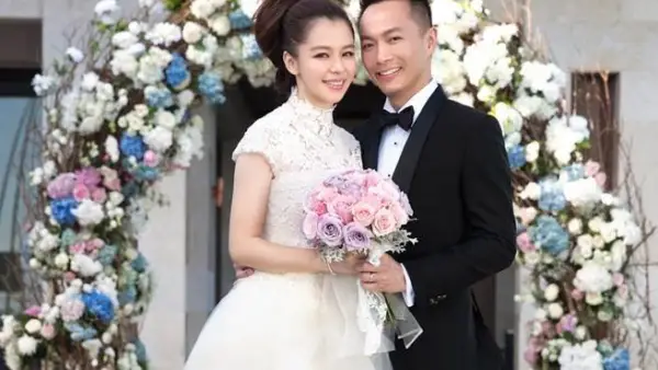 Taiwan media revealed that Xu Ruoxuan had divorced last month, saying that the two places were separated from each other