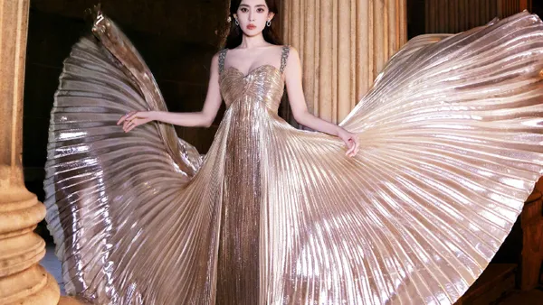 经纪人回应娜扎造型争议:一起多看书!多学习!