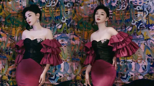 黄奕紫红色礼裙大片释出 红酒妆贵气慵懒迷人
