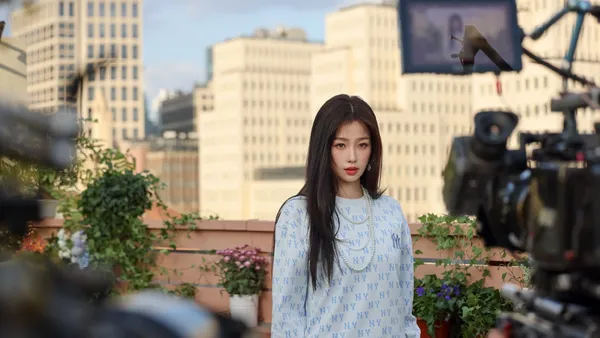 虞书欣方回应司机高速倒车:司机是第三方车辆公司的