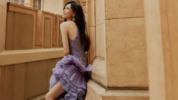 Tang Yan wears a purple suspender dress with purple moonlight makeup