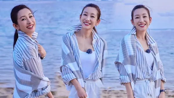 Qin Hailu walked leisurely by the seaside and laughed brightly