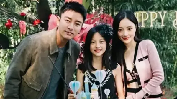 甜馨现身评论区维护贾乃亮：我爸挺好的各有各的教育