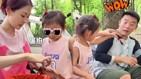 Zheng Kai Miaomiao took his daughter to camp outdoors and eat crayfish and barbecue together. It was so comfortable