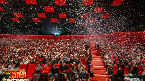 コナン迷宮の交差点上海試写会千人が全国初零点桜雨