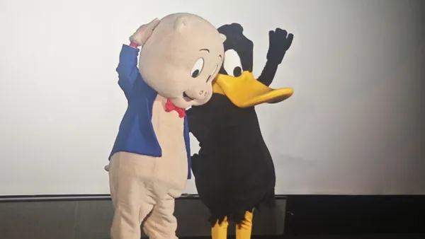 “楽しい映画:地球が爆発する日”観客会が開催されました。