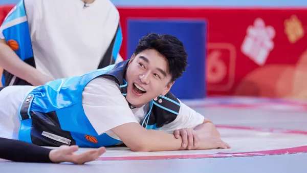 王耀庆回应对钟楚曦贴脸开大：我没有资格参与或调侃一些事