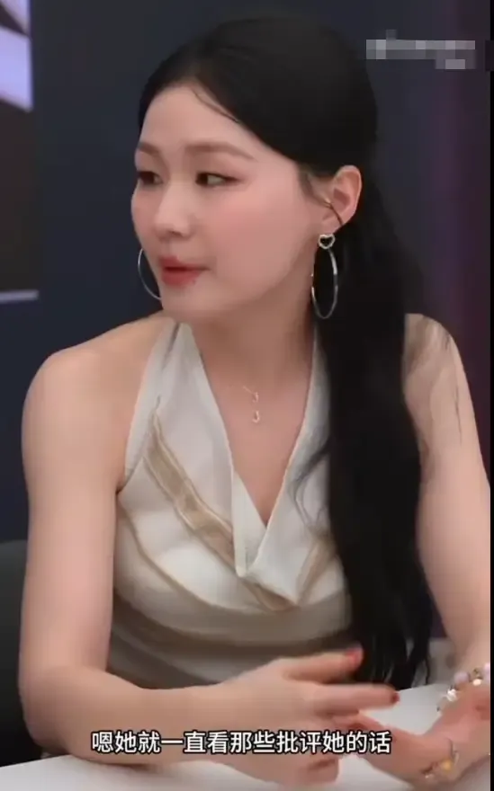 金靖说陈都灵会读关于自己的恶评 称对方说需要直面批评
