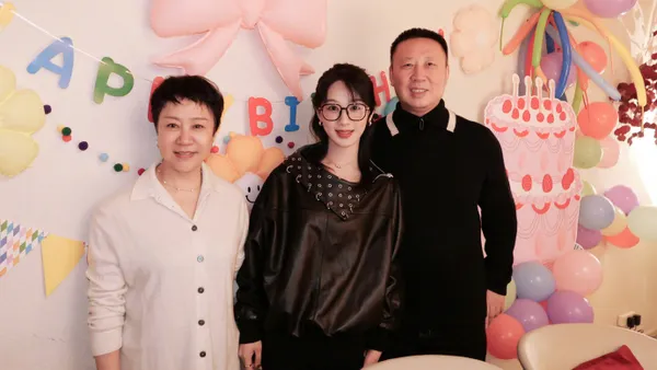 杨紫:以爱为笺,定格三口之家的温馨时光