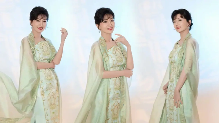 月光为序，雅韵成诗｜赵雅芝这组写真，把东方美学刻进了骨子里